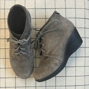 Dansko Like New Renee Suede Gray Wedge Ankle Boots